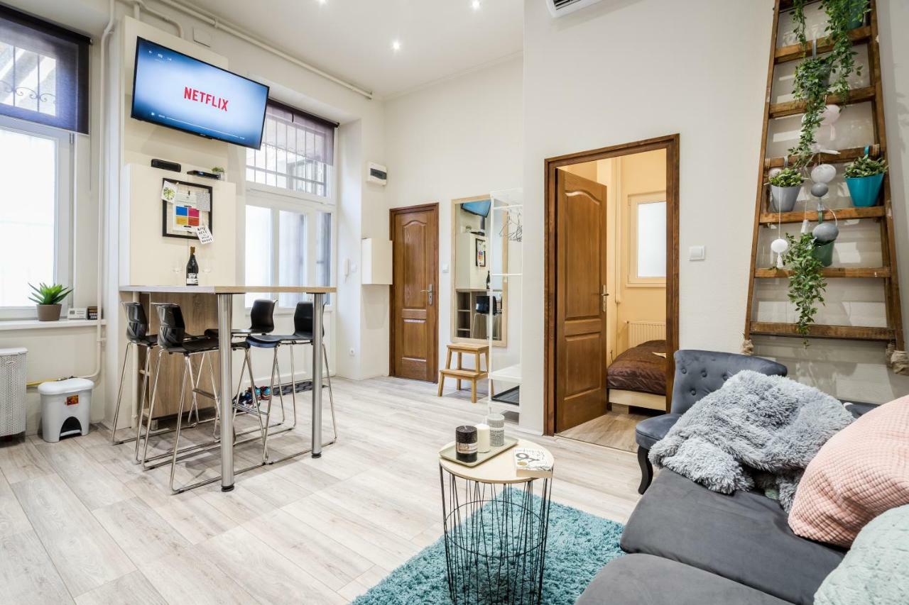 A9 Houseleek Astoria Apartment Budapest Luaran gambar