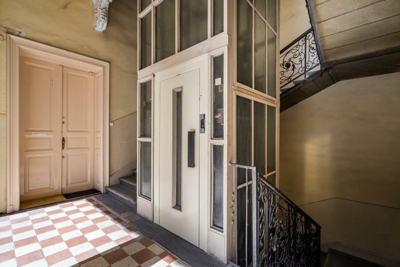 A9 Houseleek Astoria Apartment Budapest Luaran gambar